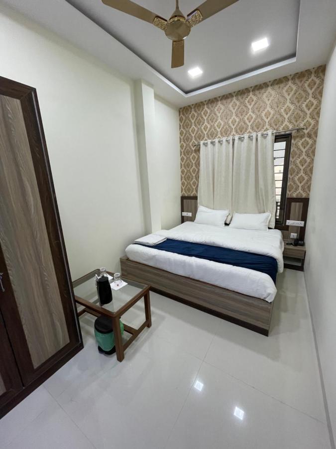 The Royal Palace Hotel Gorakhpur Exterior photo